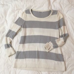 Gap gray and white sweater